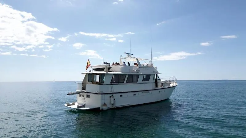 Hotel Yacht Our Alissa Premia De Mar Botel