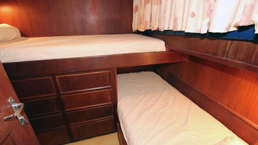 Hotel Yacht Our Alissa Premia De Mar Botel