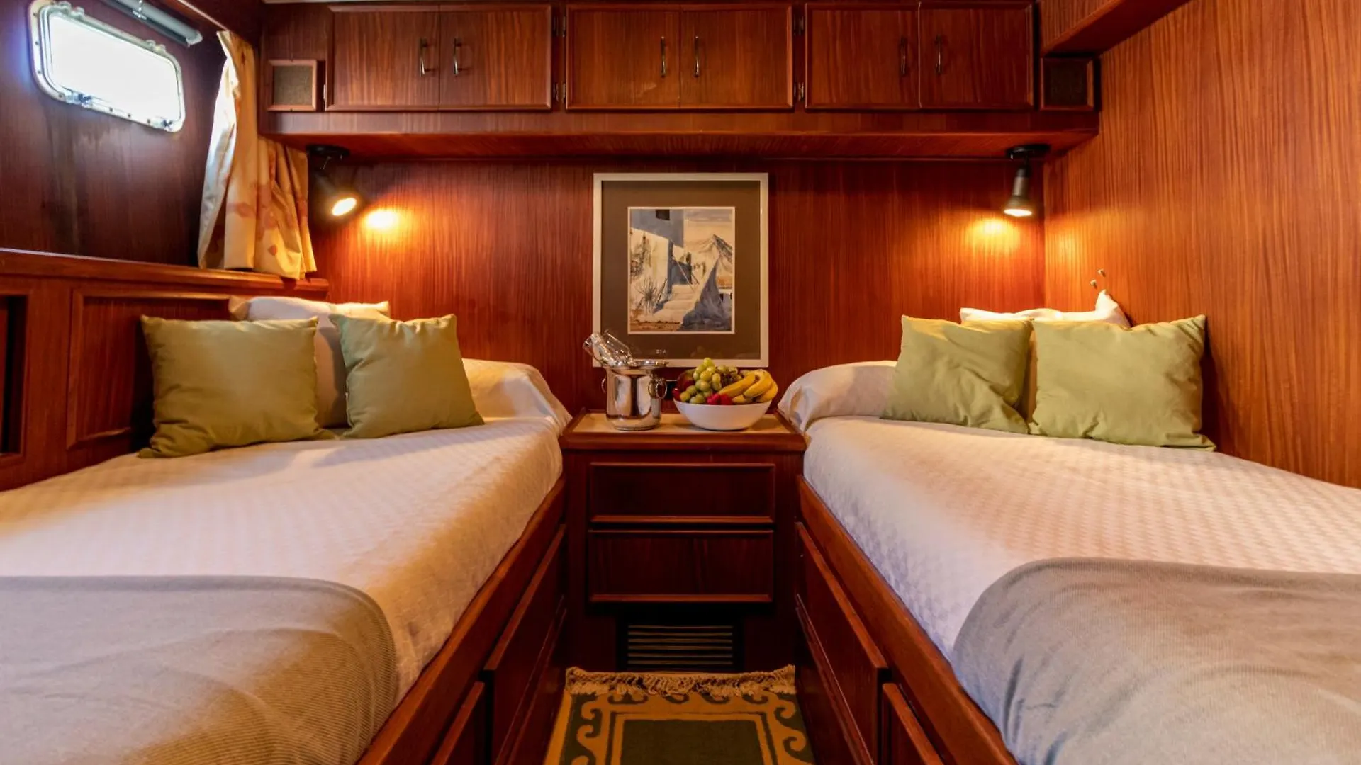Botel Hotel Yacht Our Alissa Premia De Mar Spain