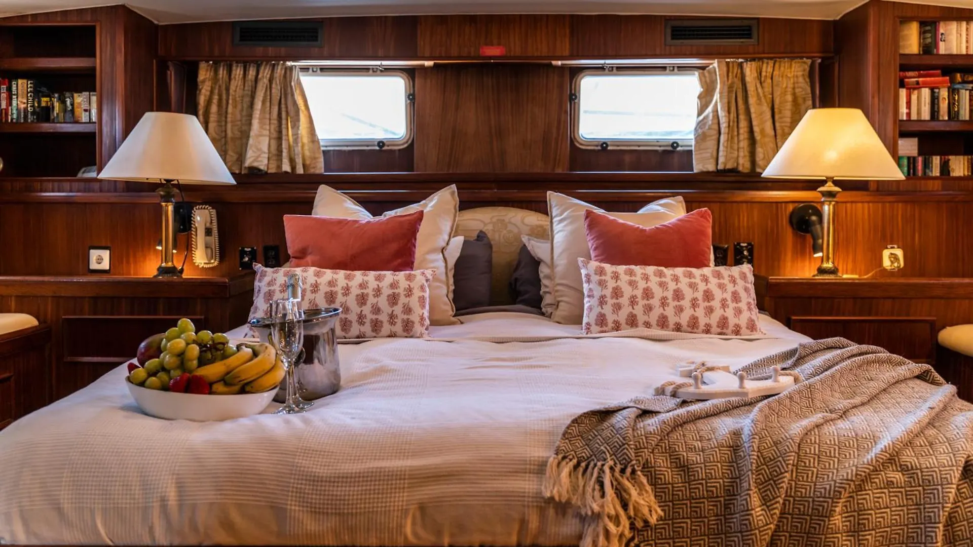 Hotel Yacht Our Alissa Premia De Mar Spain